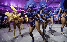 Vũ công Brazil quyến rũ 