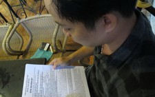 Bị dọa khởi tố vì mua bán điện thoại 