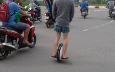 Chạy xe điện cân bằng  trên xa lộ!