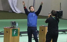 Hoàng Xuân Vinh ăn mừng cùng người hâm mộ Việt