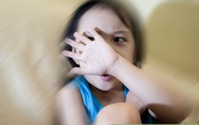 10 dấu hiệu nhận biết trẻ bị lạm dụng tình dục