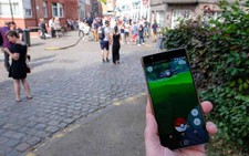 Mê chơi Pokemon Go, tông chết người qua đường