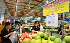 Hàng Việt vào mùa khuyến mãi