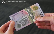 ​Australia phát hành tiền giấy có dấu hiệu dành cho người khiếm thị