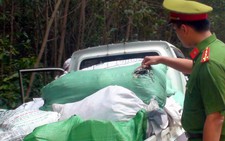 Bắt xe tải đổ 20 bao rác công nghiệp ra rừng tràm