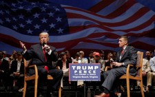 Ông Trump cáo buộc bà Clinton 