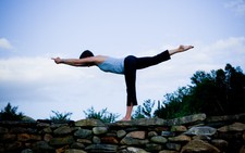 Yoga, dưỡng sinh có thể giúp giảm đau
