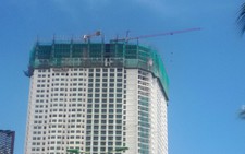 Bị đình chỉ thi công, Mường Thanh vẫn xây “vượt trần”