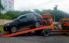 Phạt nữ tài xế bị cẩu xe 6 lỗi 4,6 triệu đồng