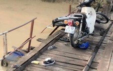 Va chạm trên cầu phao rơi xuống sông, 2 người chết