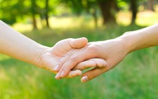 Kỷ luật bí thư xã có tình cảm 