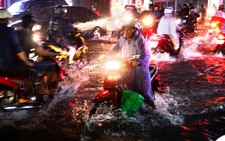 Audio 27-9: ​Mưa như thác lũ, Sài Gòn hỗn loạn