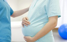 ​Quy định chi phí bắt buộc bên nhờ mang thai hộ chi trả