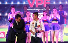 ​HLV Nguyễn Hữu Thắng bực tức với Gala trao giải thưởng 2016