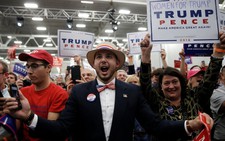 Tỉ phú Trump lúng túng chuyện né thuế