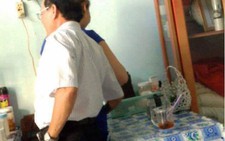 Phó giám đốc sở choàng tay qua đùi nữ tạp vụ bị khiển trách