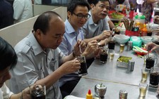 Clip Thủ tướng ăn phở, uống cà phê đá Sài Gòn