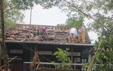 ​Lốc xoáy làm tốc mái gần 300 ngôi nhà