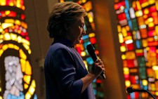 FBI được cấp phép điều tra vụ email của bà Clinton