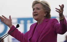 Khoảng cách giảm, người ủng hộ bà Clinton lo lắng