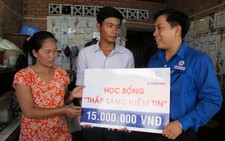 Chàng sinh viên hiền lành nhận học bổng 'Thắp sáng niềm tin'