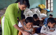 Thầy cô góp gạo nuôi trò mồ côi