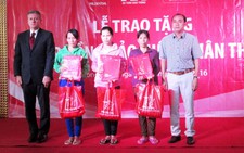 “Vòng tay nhân ái” tiếp sức ước mơ đến trường