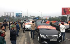 ​Dân đưa ôtô chặn cầu Bến Thủy phản đối trạm thu phí