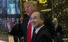 Ông Trump công bố gói đầu tư 50 tỉ USD, dừng mua Air Force One