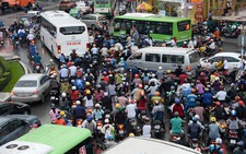 Dân quá bức xúc với nạn kẹt xe