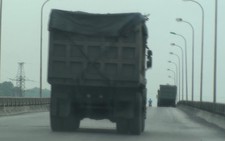 Vụ xe 'bảo kê' ép xe công vụ: Thanh tra giao thông quá mỏng?