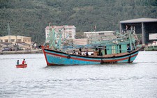 ​Sóng cấp 7 đánh 3 ngư dân rơi xuống biển mất tích