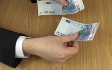 Thất nghiệp được nhận 560 euro/tháng