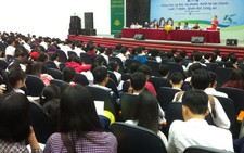 Học sinh các tỉnh 'đổ bộ' về ngày hội tư vấn tuyển sinh TP.HCM 2017
