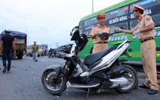 Va chạm xe tải, 3 thanh niên đi chung xe máy chết tại chỗ
