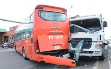Hướng dẫn xe Phương Trang lùi, phụ xe bị xe ben tông chết