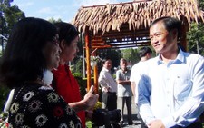 ​UBND tỉnh mở cửa đón người dân vào tham quan chụp hình