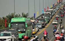 ​Cầu Rạch Miễu lại kẹt xe nghiêm trọng trong ngày mùng 2 tết