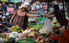 Thực phẩm dồi dào, giá tăng nhẹ