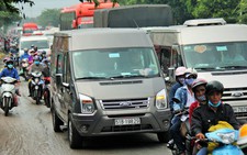 Dân miền Tây chịu trận mưa, kẹt xe mùng 6 tết