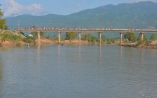 Giận chồng trong tiệc chia tay vào Nam sau Tết, vợ nhảy cầu tự vẫn