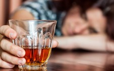 Cách phòng tránh ngộ độc rượu