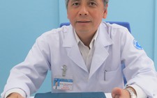 Hở tí là 