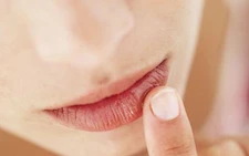 ​Các bước trị môi khô và nứt nẻ hiệu quả