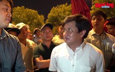 Ông Đoàn Ngọc Hải đối thoại với người lấn chiếm vỉa hè