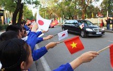 Dân Huế nồng nhiệt chào đón Nhật hoàng