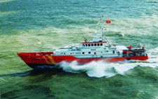 Cứu sống 2 ngư dân trên tàu cá Hải Phòng bị chìm