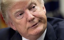Tỉ lệ ủng hộ ông Trump xuống mức thấp kỷ lục