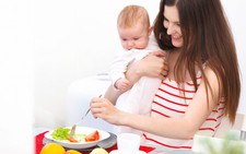 Chế độ dinh dưỡng của bà mẹ cho con bú