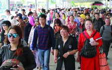 “Bùng nổ” khách Trung Quốc ở Hạ Long